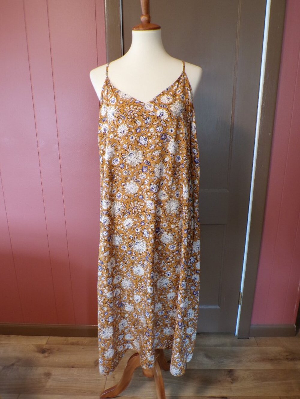 Old Navy Floral Spaghetti-Strap Dress Light Weight, Flowing Size XL